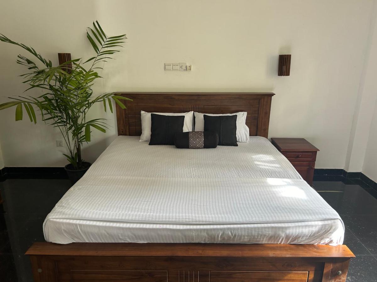 Why Not Mansion Hostel Habaraduwa Bagian luar foto