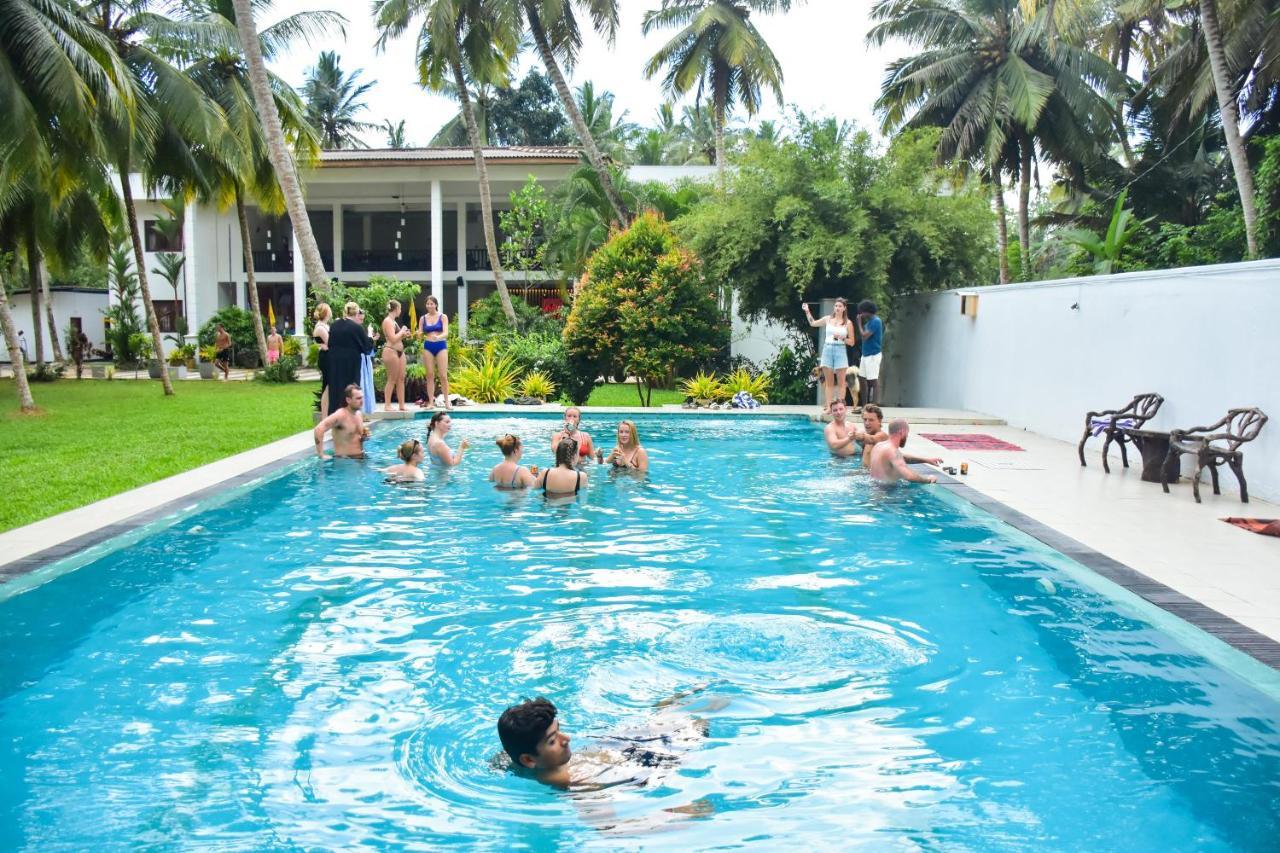 Why Not Mansion Hostel Habaraduwa Bagian luar foto